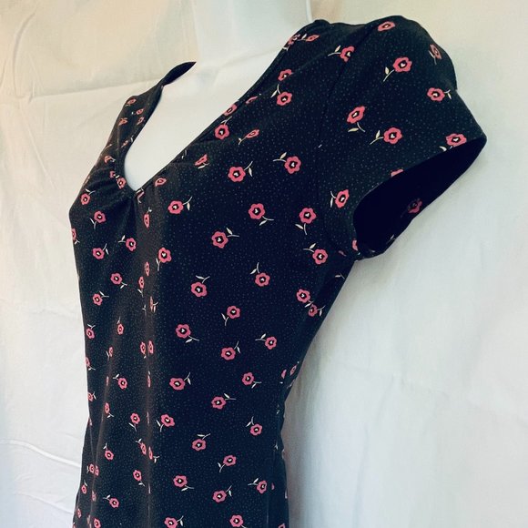 Express Sz M form-fitting tee shirt black with pink flowers and dots pattern - Picture 4 of 8